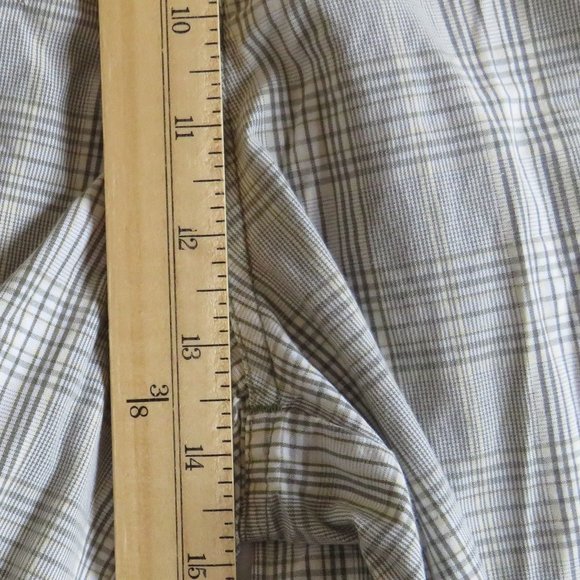 Quicksilver* Men's 1.5" Belt‎ Loop Multipocketed Plaid Bermuda Shorts~ Size 36 - Picture 6 of 14